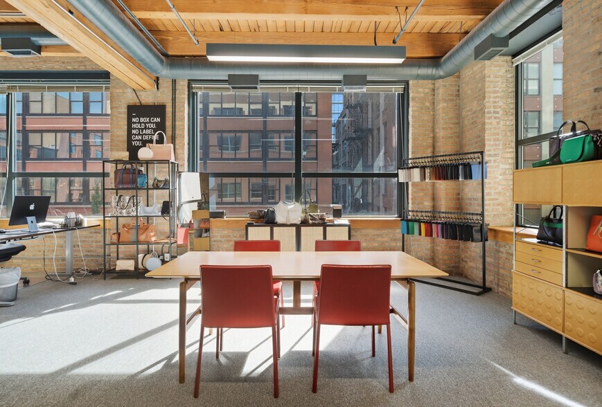 303 W Erie St, Chicago, IL à louer - Photo de l’immeuble – Image 2 sur 2
