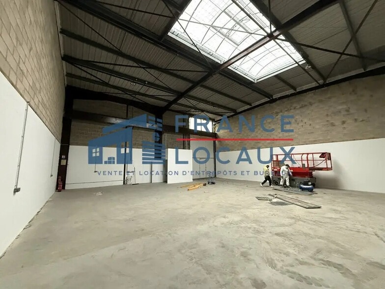 Local d’activités dans Le Thillay à louer - Photo intérieure – Image 2 sur 2