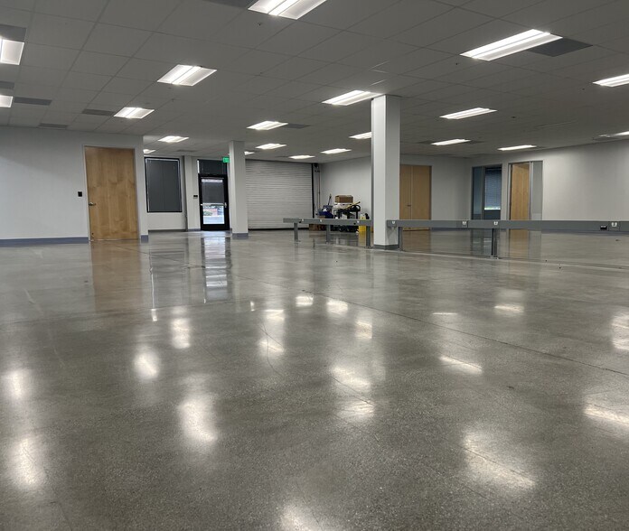 18635 Sutter Blvd, Morgan Hill, CA à louer - Photo de l’immeuble – Image 3 sur 18