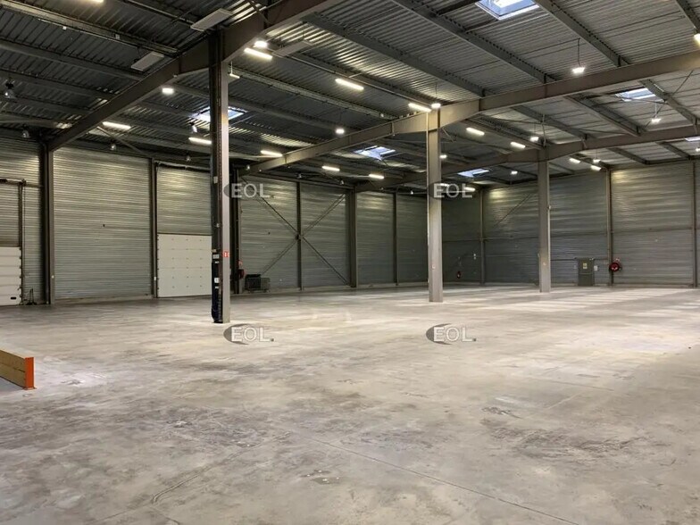 Industriel/Logistique dans Creil à louer - Photo de l’immeuble – Image 3 sur 6