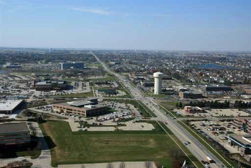 5800 University Ave, West Des Moines, IA à vendre - Photo de l’immeuble – Image 1 sur 15