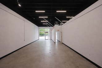 6212 NE 4th Ct, Miami, FL à louer Photo intérieure– Image 1 sur 1