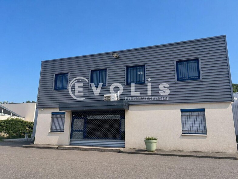 12 Rue De La Pierre Millière, Saint-Quentin-Fallavier à louer - Photo de l’immeuble – Image 2 sur 15