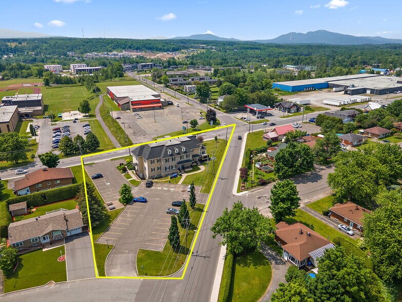 210 Rue Lewis O, Waterloo, QC à vendre - Photo de l’immeuble – Image 2 sur 55