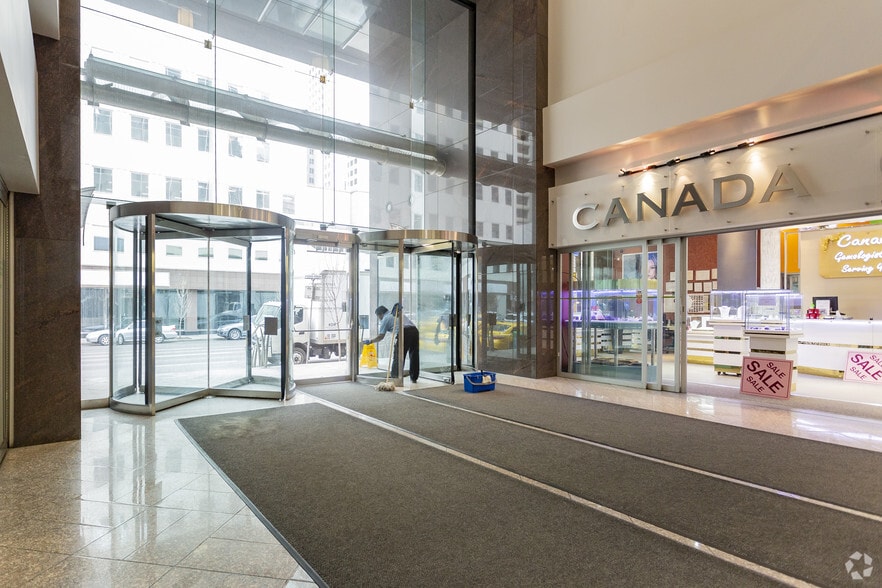 300 5th Ave SW, Calgary, AB à louer - Hall d’entrée – Image 2 sur 5