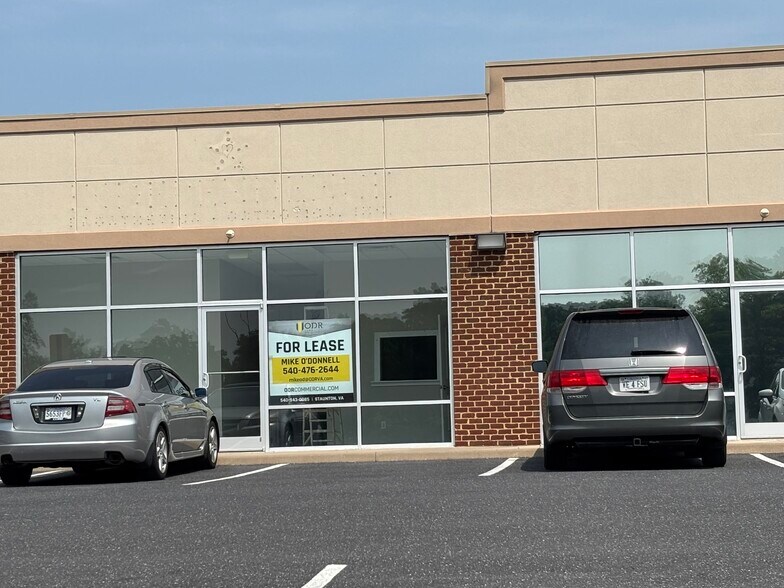 36 Parkway Ln, Fishersville, VA à louer - Photo de l’immeuble – Image 2 sur 5