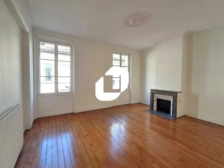 Local d’activités dans Bordeaux à louer - Photo de l’immeuble – Image 2 sur 12