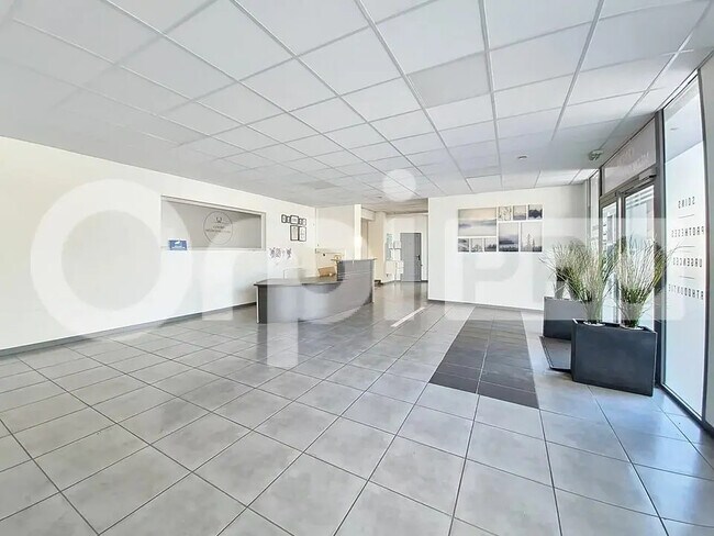 Plus de détails pour Local commercial à vendre