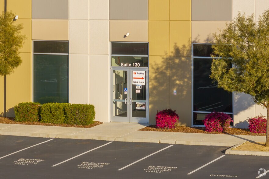 3640 Ramos Dr, West Sacramento, CA à louer - Photo de l’immeuble – Image 3 sur 6