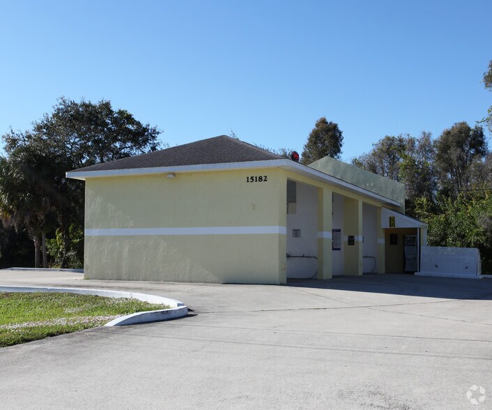 15182 Dahlgren Ave, Port Charlotte, FL à louer - Photo de l’immeuble – Image 2 sur 46