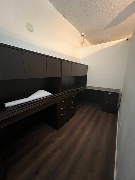 1066-1076 N Miami Beach Blvd, North Miami Beach, FL à louer - Photo intérieure – Image 3 sur 10