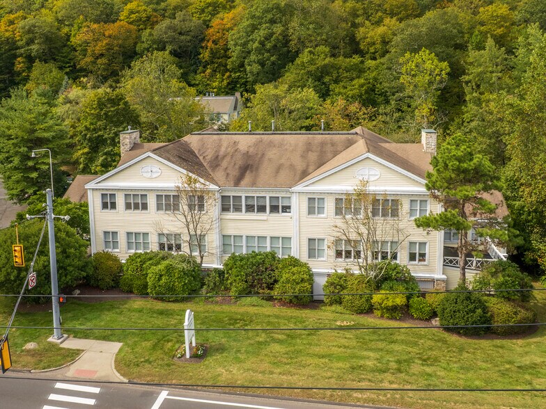 641 Danbury Rd, Ridgefield, CT à louer - Photo de l’immeuble – Image 1 sur 13