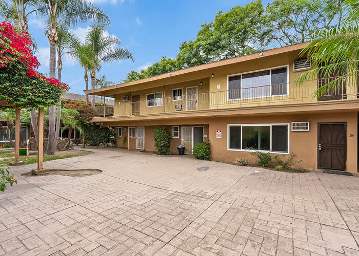 1800 W Glencrest Ave, Anaheim, CA à vendre - Photo de l’immeuble – Image 3 sur 8