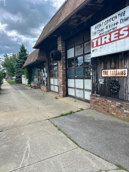 1337 Ashley Blvd, New Bedford, MA à vendre - Photo de l’immeuble – Image 3 sur 11