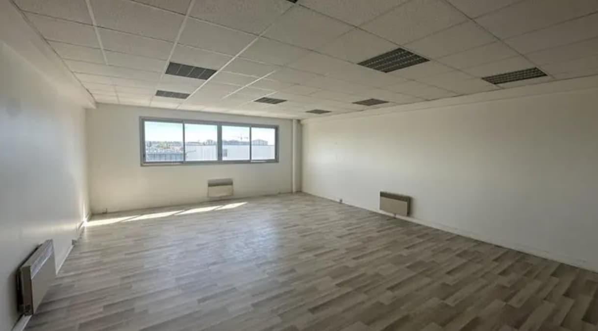 Bureau dans Neuilly-Plaisance à louer Photo intérieure– Image 1 sur 5