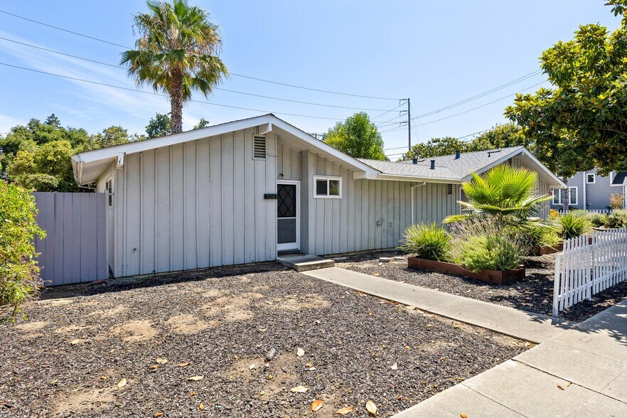 1061 Alma St, Palo Alto, CA à vendre - Photo de l’immeuble – Image 2 sur 15