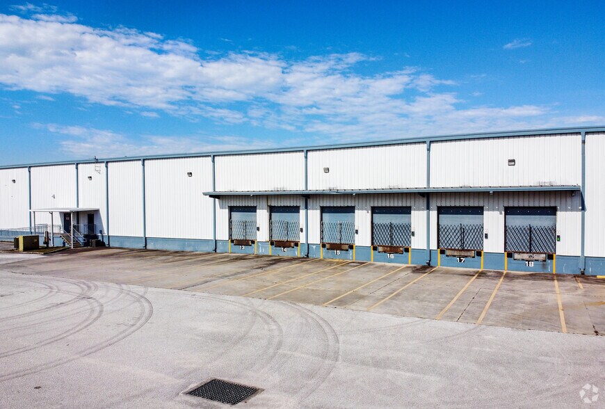 14550 62nd St N, Clearwater, FL à louer - Photo de l’immeuble – Image 3 sur 10