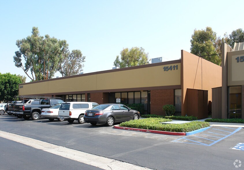 15411 Red Hill Ave, Tustin, CA à louer - Photo principale – Image 1 sur 16