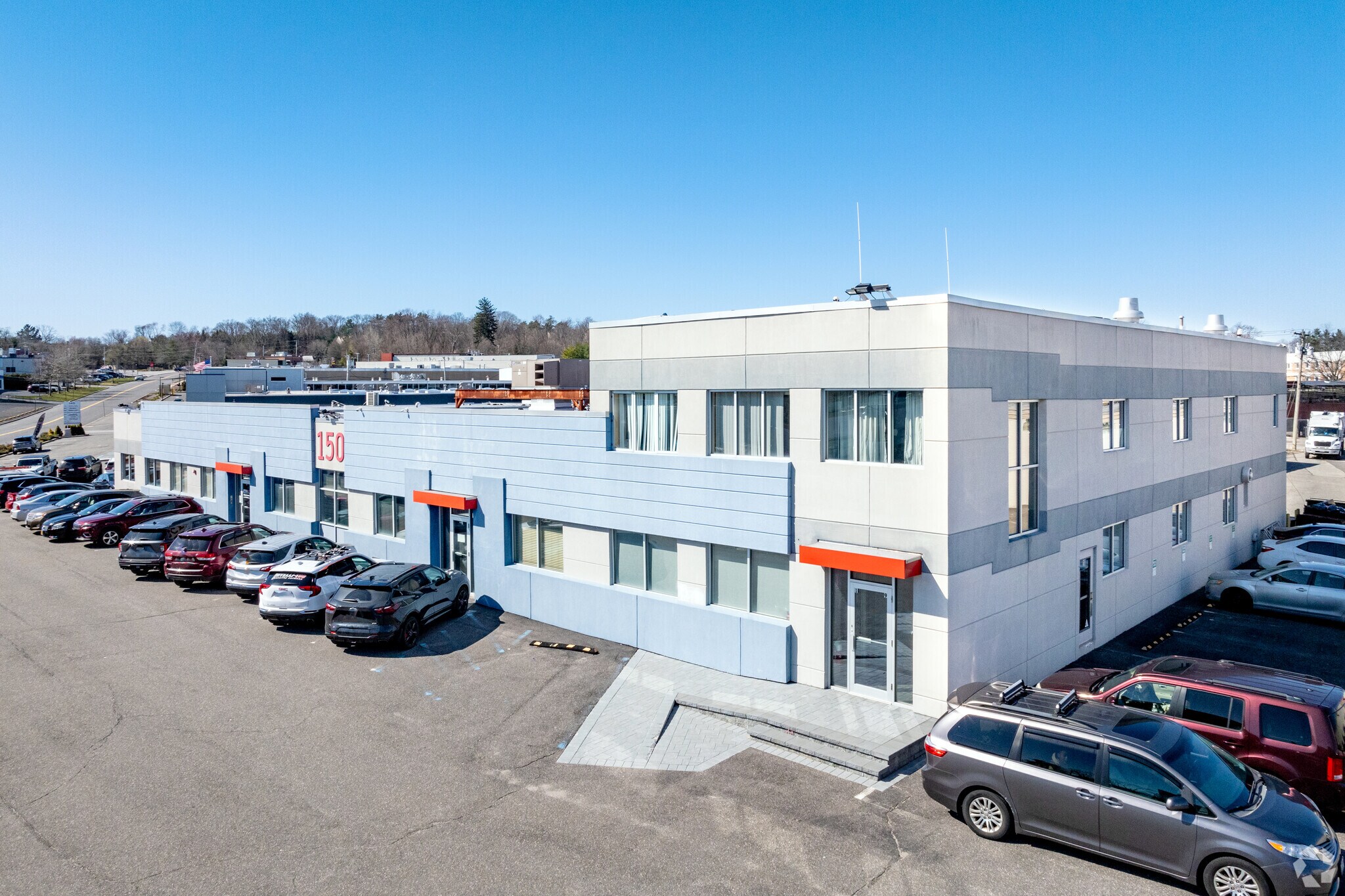 150 Eileen Way, Syosset, NY à louer Photo principale– Image 1 sur 8