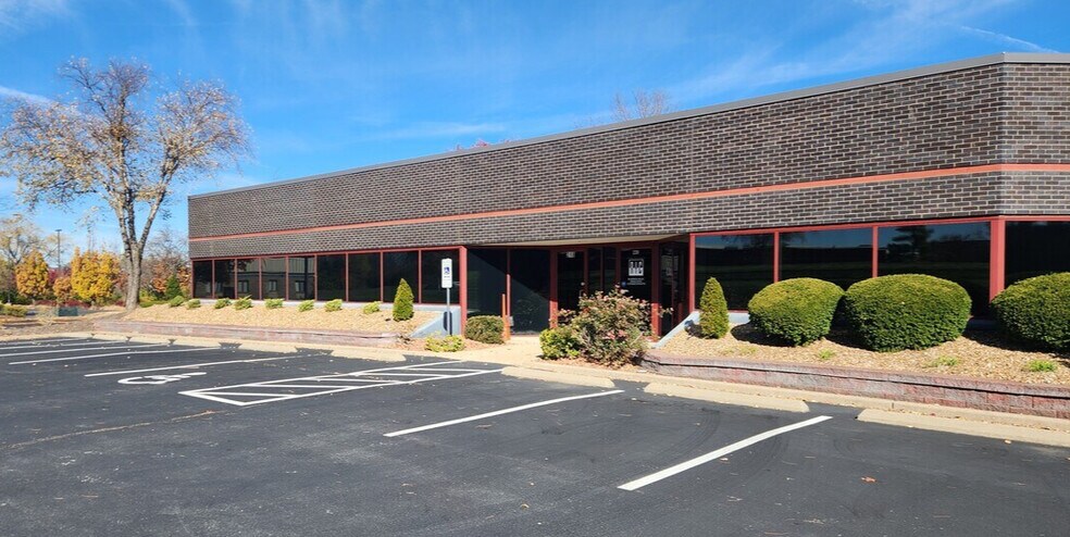 226 Compass Point Dr, Saint Charles, MO à louer - Photo de l’immeuble – Image 2 sur 6