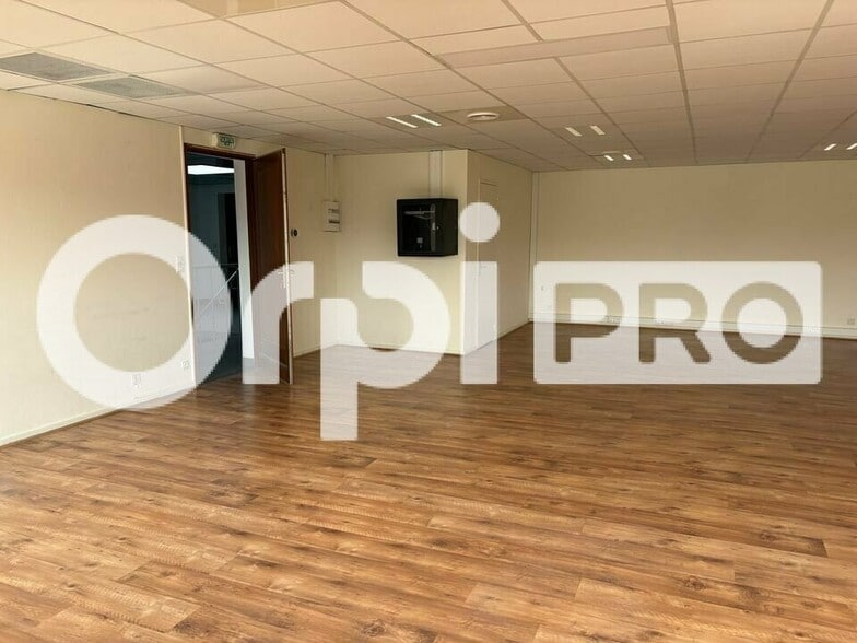 Bureau dans Le Haillan à vendre - Photo de l’immeuble – Image 3 sur 8