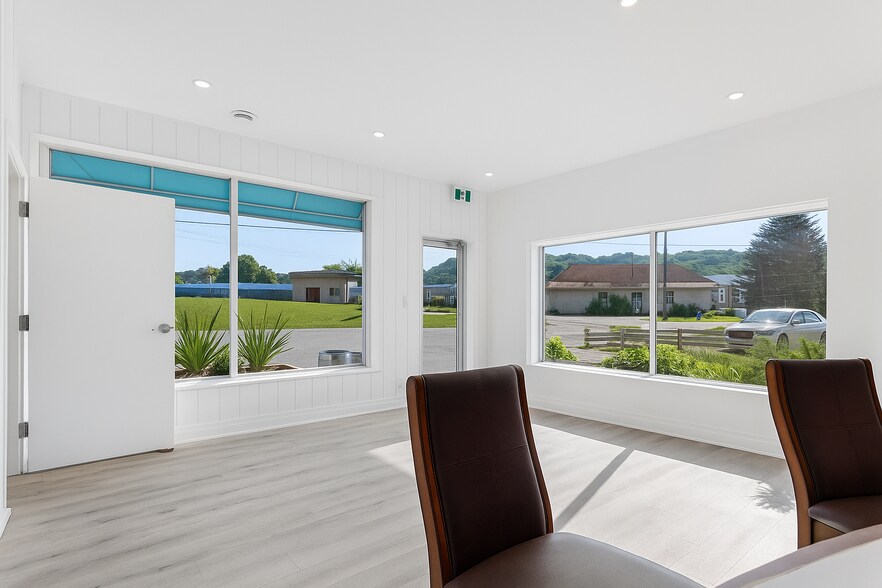 204 Carlow Rd, Central Elgin, ON à vendre - Photo de l’immeuble – Image 2 sur 22