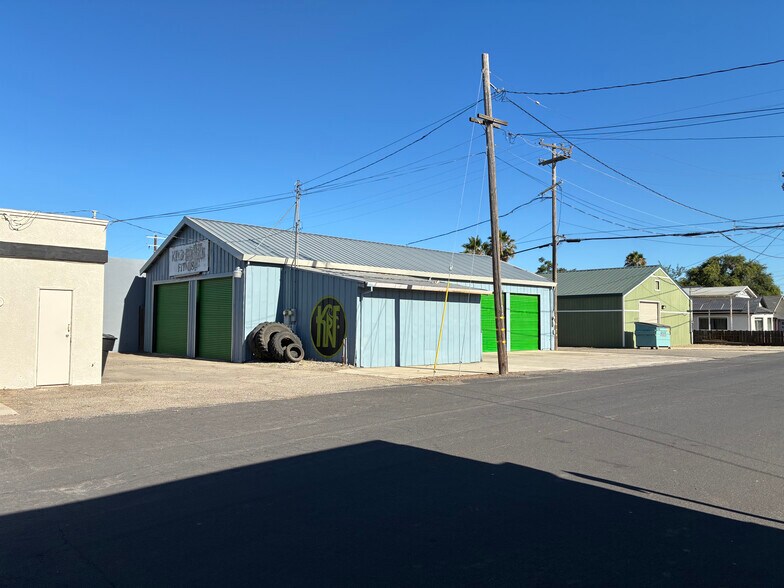 113 W Main St, Ripon, CA à louer - Photo de l’immeuble – Image 1 sur 6