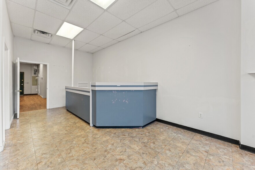 179 College Dr, Orange Park, FL à louer - Photo de l’immeuble – Image 3 sur 9