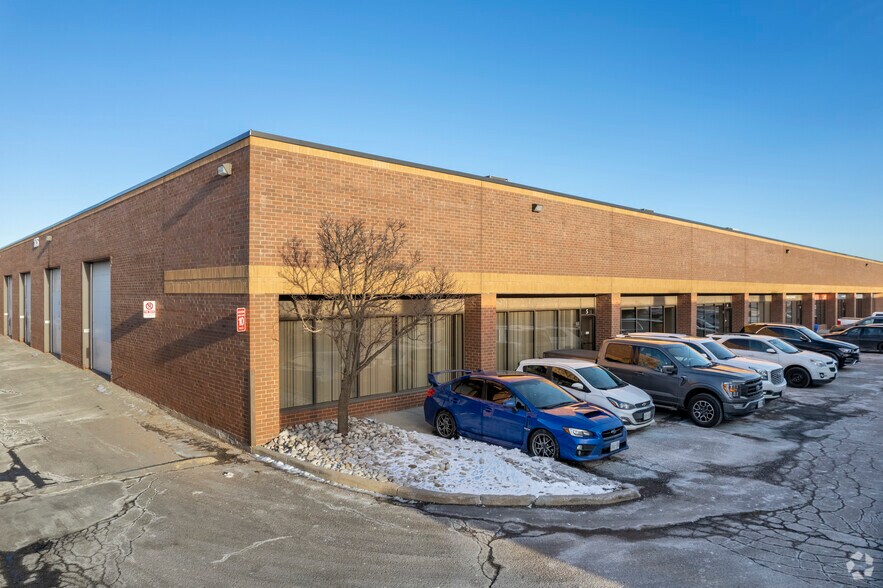 375 Admiral Blvd, Mississauga, ON à louer - Photo de l’immeuble – Image 2 sur 5