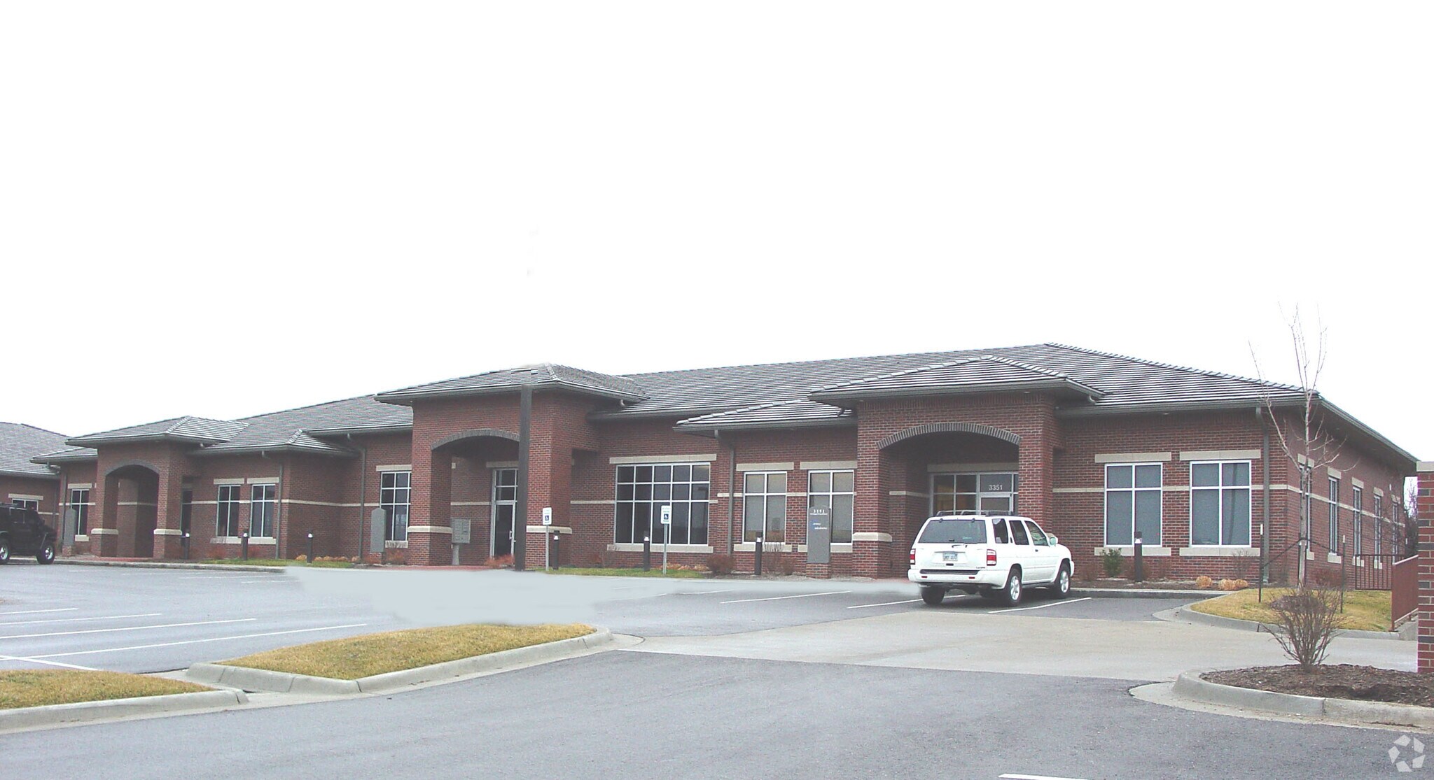 3351-3383 NE Ralph Powell Rd, Lee's Summit, MO à louer Photo principale– Image 1 sur 17