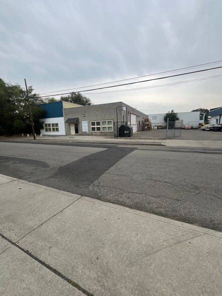 2911 E Boone Ave, Spokane, WA à vendre - Photo de l’immeuble – Image 1 sur 5