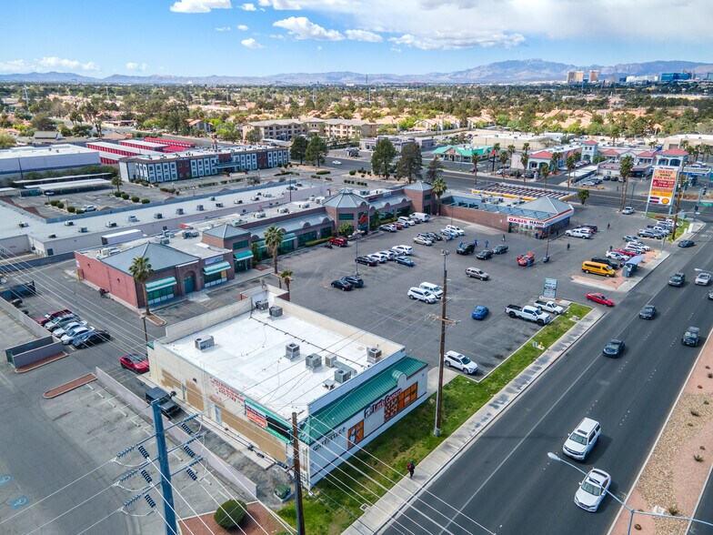 3455 E Flamingo Rd, Las Vegas, NV à louer - Photo de l’immeuble – Image 2 sur 18