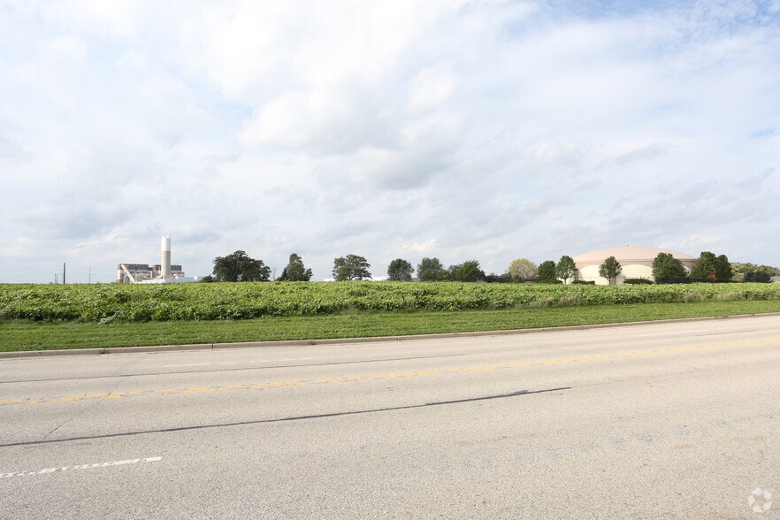 9335 Old Green Bay Rd, Pleasant Prairie, WI à vendre - Photo de l’immeuble – Image 2 sur 3