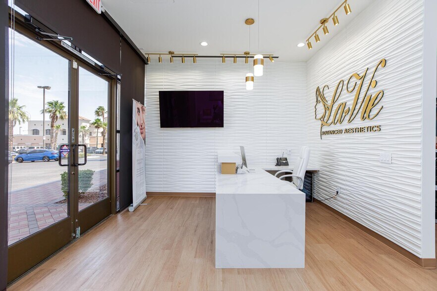 4735 S Durango Dr, Las Vegas, NV à louer - Hall d’entrée – Image 3 sur 40