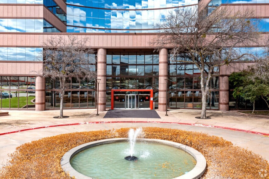 12225 Greenville Ave, Dallas, TX à louer - Photo de l’immeuble – Image 2 sur 6