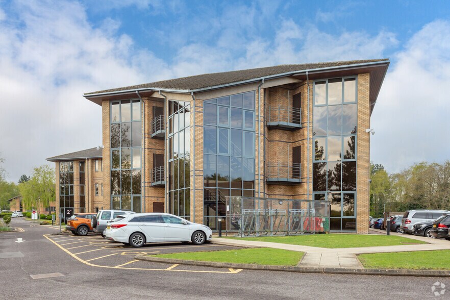 2M Siskin Dr, Coventry à louer - Photo de l’immeuble – Image 2 sur 8