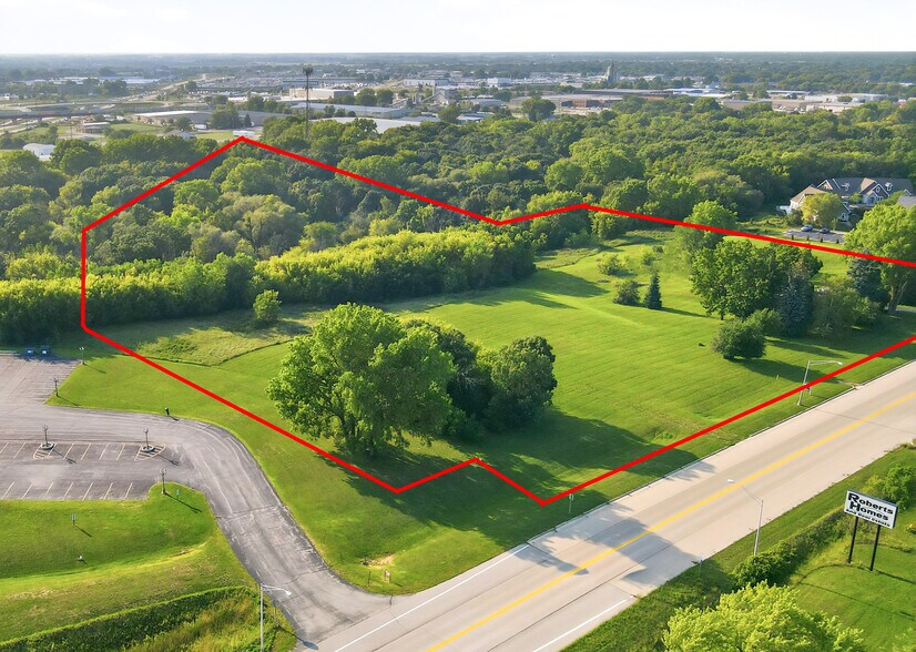 N5702 S Main St, Fond Du Lac, WI à vendre - Photo de l’immeuble – Image 2 sur 9