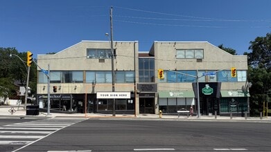 250 Eglinton Ave W, Toronto, ON à louer Photo de l’immeuble– Image 1 sur 9