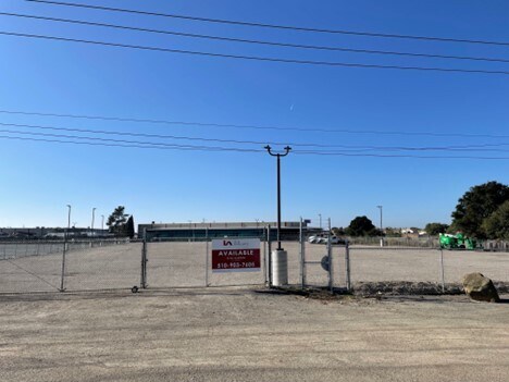 15725 Railroad Ave, San Lorenzo, CA à louer - Photo de l’immeuble – Image 3 sur 8