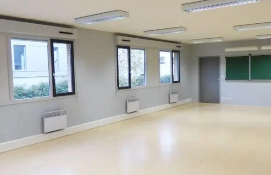 Bureau dans Champs-sur-Marne à vendre - Photo de l’immeuble – Image 3 sur 5