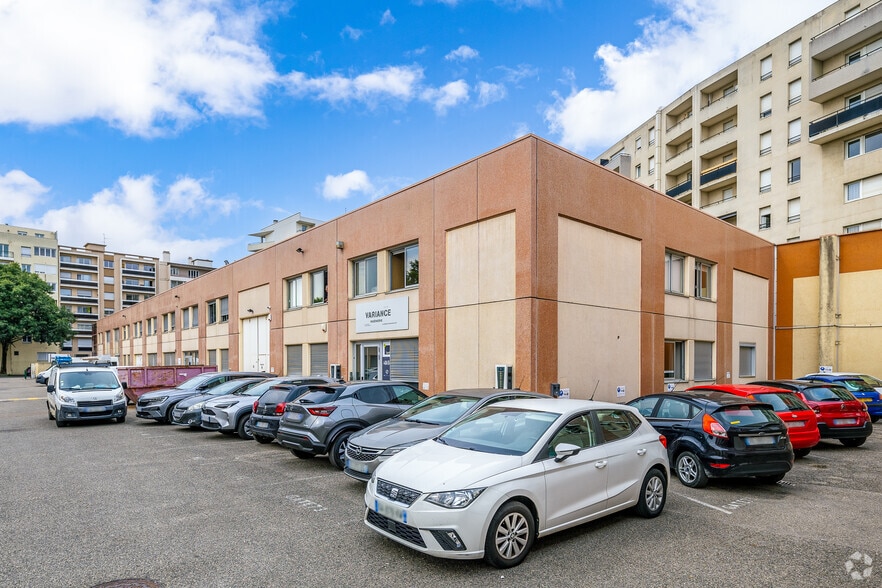 73 Ter Rue Francis De Pressensé, Villeurbanne à louer - Photo de l’immeuble – Image 2 sur 9