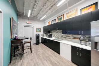 4534 Old Pineville Rd, Charlotte, NC à louer Photo de l’immeuble– Image 1 sur 3