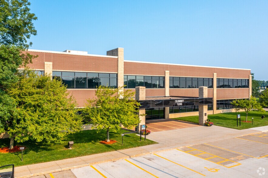 1245 Jordan Creek Pky, West Des Moines, IA à louer - Photo de l’immeuble – Image 3 sur 5