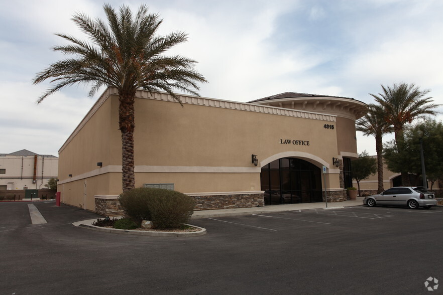 4315 N Rancho Dr, Las Vegas, NV à louer - Photo de l’immeuble – Image 3 sur 8