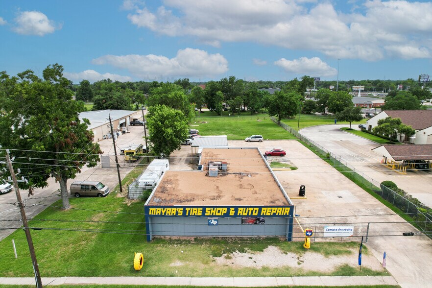 614 E Tidwell Rd, Houston, TX à louer - Photo de l’immeuble – Image 2 sur 6