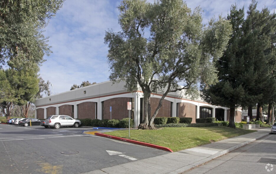 931-935 Benecia Ave, Sunnyvale, CA à louer - Photo de l’immeuble – Image 3 sur 3