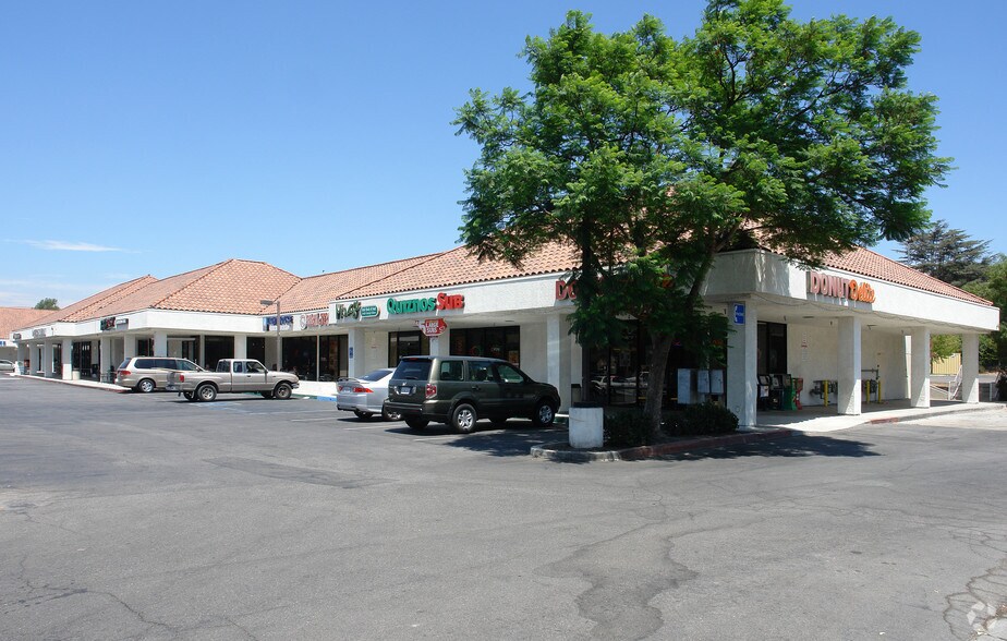 1424-1494 Madera Rd, Simi Valley, CA à louer - Photo de l’immeuble – Image 2 sur 10
