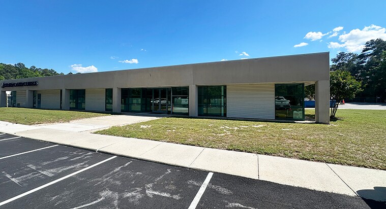 751-761 W Hundred Rd, Chester, VA à louer - Photo de l’immeuble – Image 1 sur 7