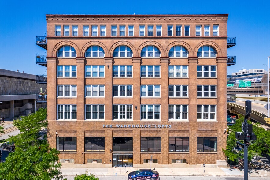 413 N 2nd St, Milwaukee, WI à vendre - Photo de l’immeuble – Image 2 sur 5