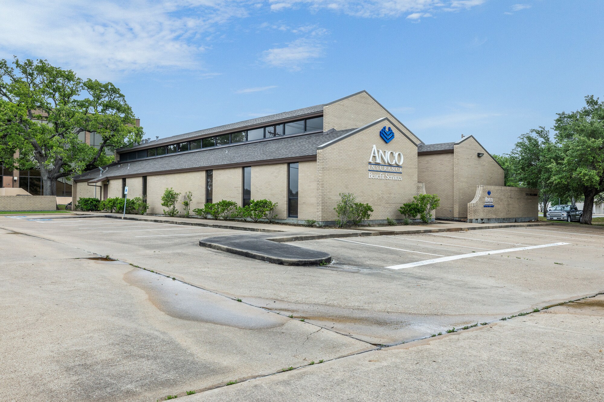 1215 E Villa Maria Rd, Bryan, TX à louer Photo principale– Image 1 sur 8